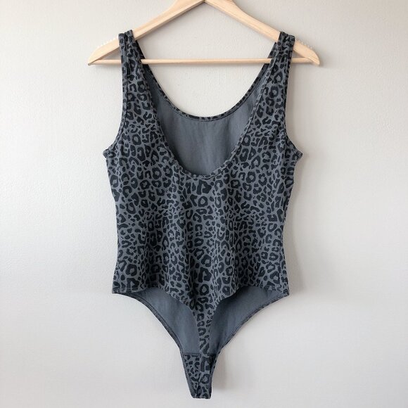 Aritzia TNA bodysuit top Large animal print tank top women’s grey black - Picture 3 of 15
